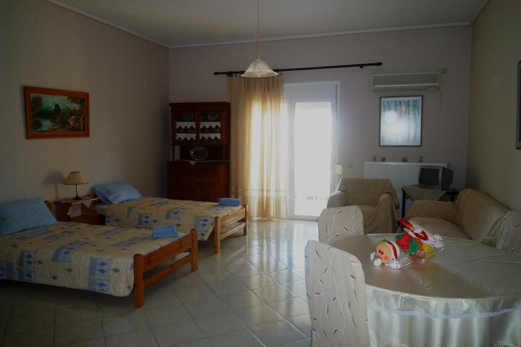 Kleidas Apartments Thymianá Zimmer foto